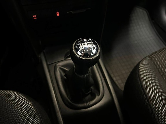 Peugeot 207 13 of 15