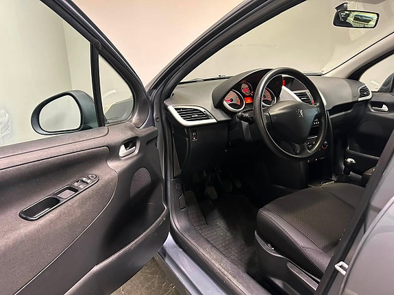 Peugeot 207 9 of 15