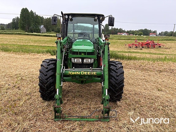 Traktor - JOHN DEERE 5820 2 of 5
