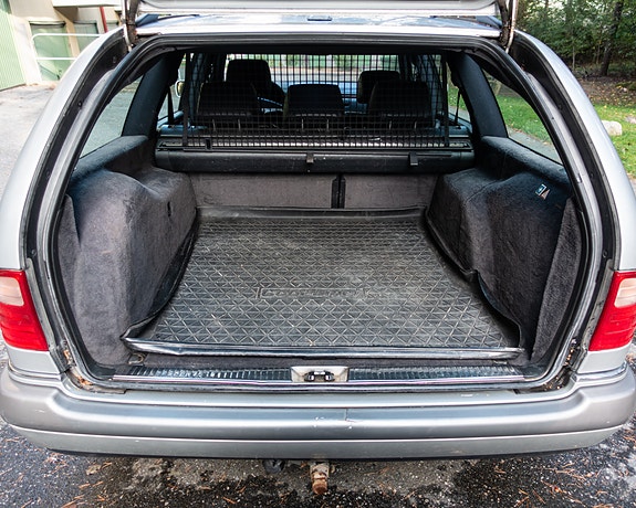 Mercedes-Benz E280 15 of 16