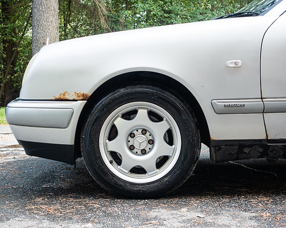 Mercedes-Benz E280 9 of 16