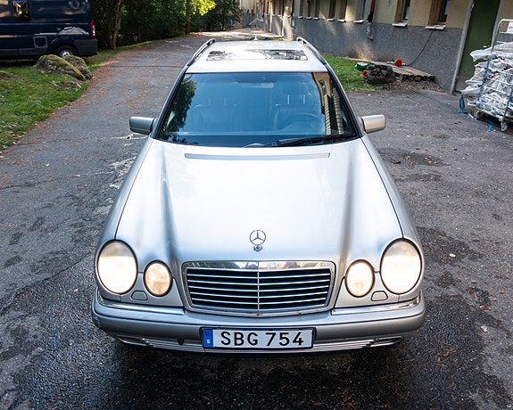 Mercedes-Benz E280 8 of 16