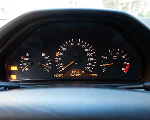 Mercedes-Benz E280 16 of 16