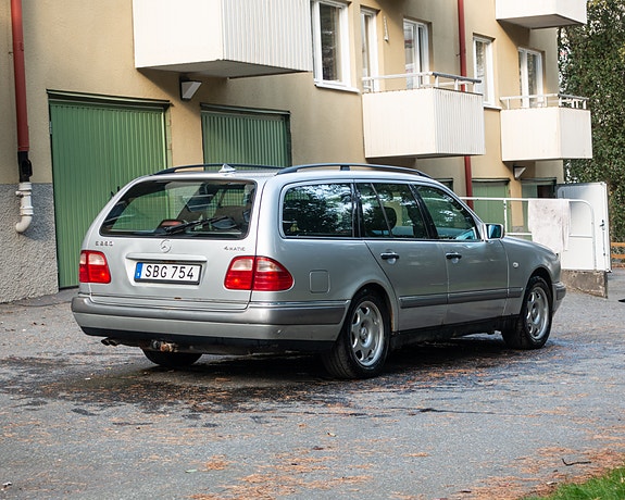 Mercedes-Benz E280 7 of 16