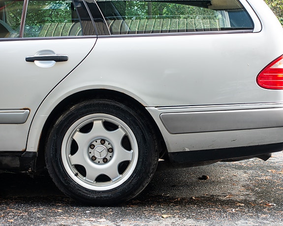 Mercedes-Benz E280 10 of 16