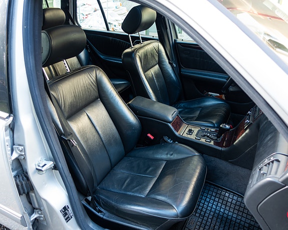 Mercedes-Benz E280 14 of 16