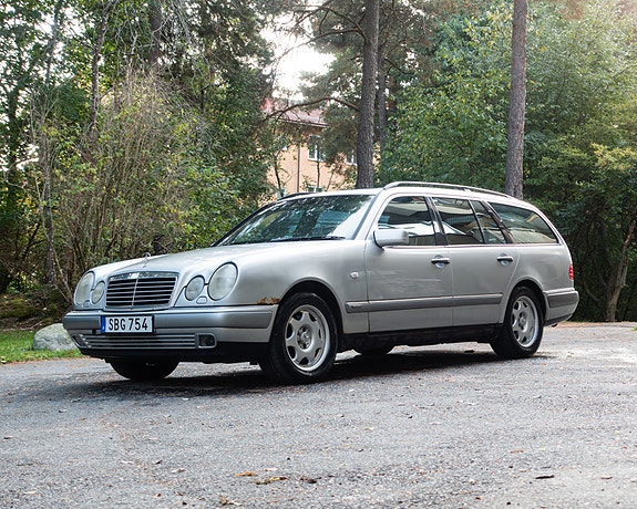 Mercedes-Benz E280 4 of 16