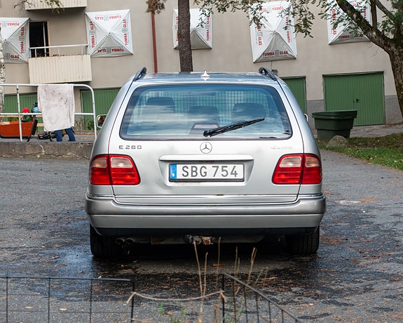 Mercedes-Benz E280 6 of 16