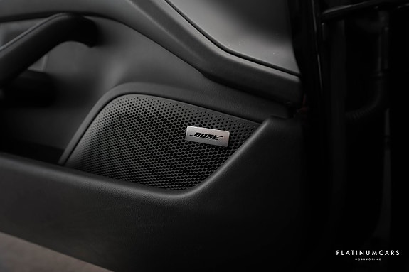 Porsche Taycan 16 of 20