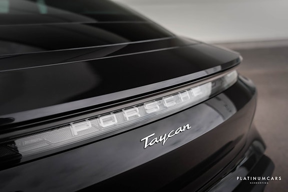 Porsche Taycan 19 of 20