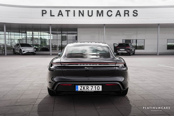 Porsche Taycan 4 of 5