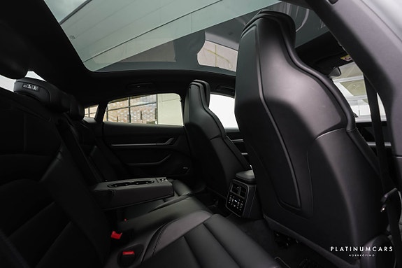 Porsche Taycan 7 of 20