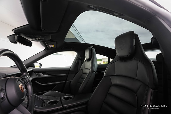 Porsche Taycan 9 of 20