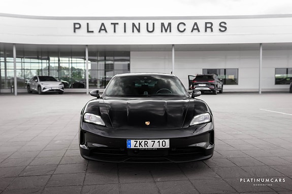 Porsche Taycan 3 of 5