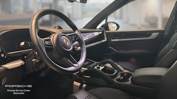 Porsche Cayenne 3 of 14