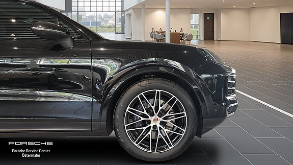 Porsche Cayenne 10 of 14