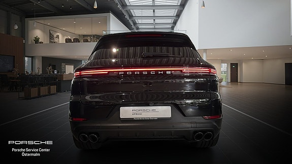 Porsche Cayenne 9 of 14