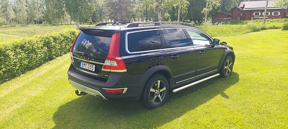 Volvo XC70 2 of 3