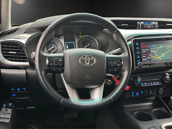 Toyota HiLux 15 of 30