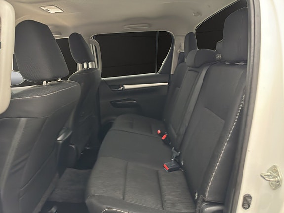 Toyota HiLux 26 of 30