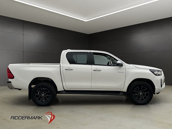 Toyota HiLux 2 of 30