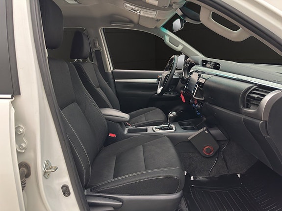 Toyota HiLux 27 of 30