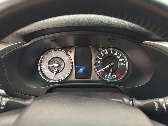 Toyota HiLux 19 of 30
