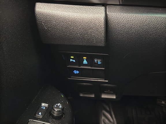 Toyota HiLux 17 of 30