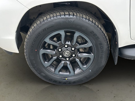 Toyota HiLux 29 of 30