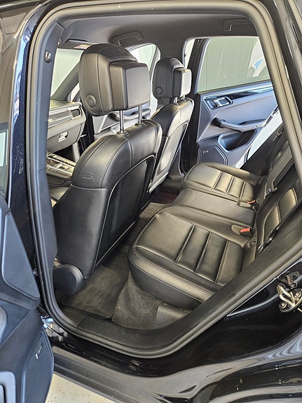 Porsche Macan S 4 of 5