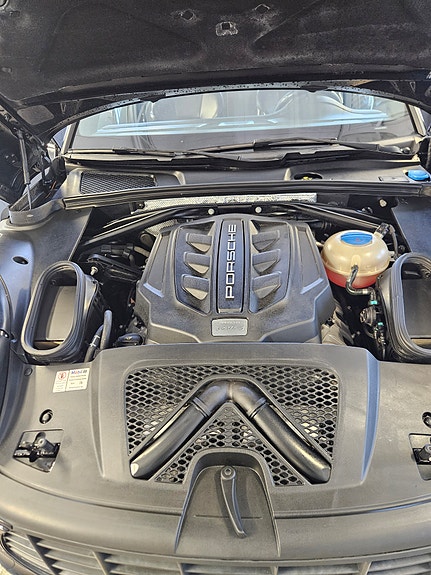 Porsche Macan S 5 of 5