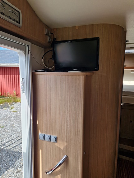 Adria Matrix Axess M 680 SP, 148hk, 2012 10 of 21