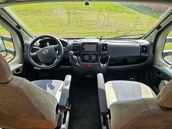 Adria Matrix Axess M 680 SP, 148hk, 2012 8 of 21