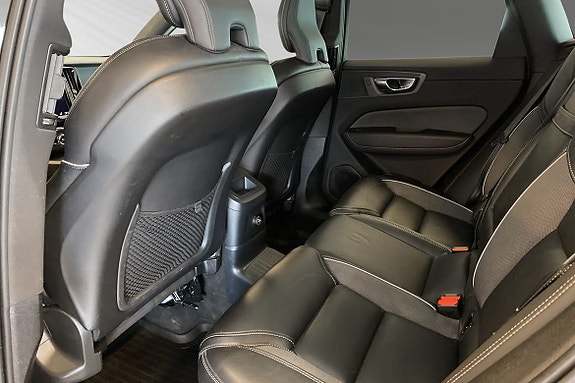 Volvo XC60 8 of 29