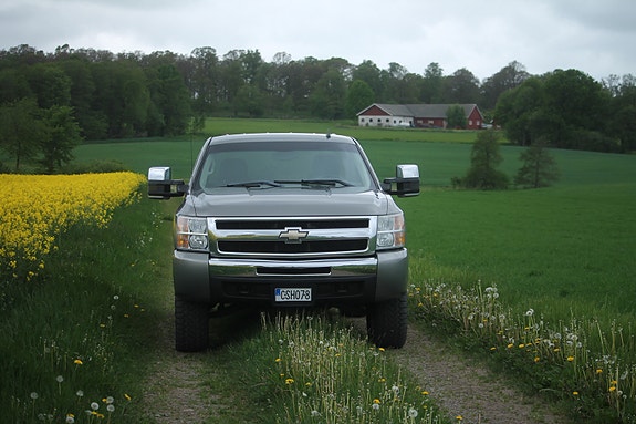 Chevrolet Silverado 1500 2 of 4