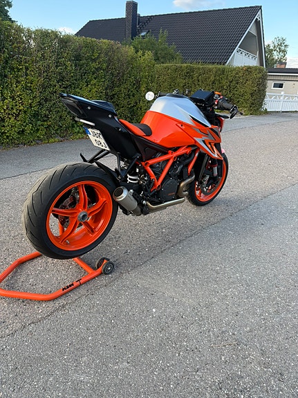 KTM 1290 Super Duke R 5 of 6