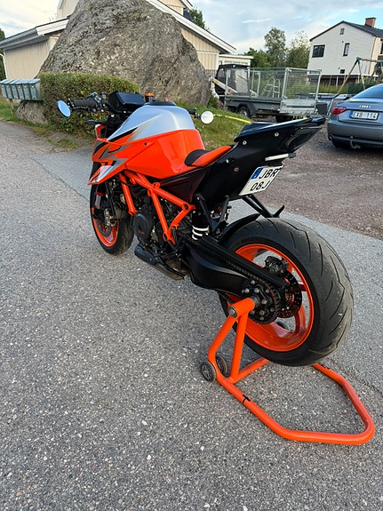 KTM 1290 Super Duke R 6 of 6
