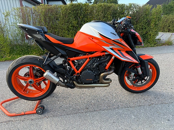 KTM 1290 Super Duke R 2 of 6
