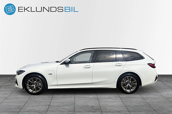 BMW 330e 9 of 18