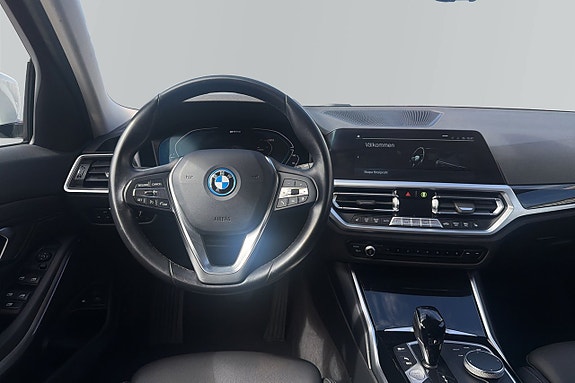 BMW 330e 13 of 18