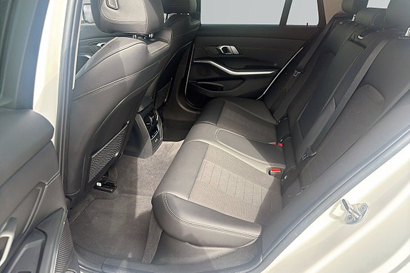 BMW 330e 11 of 18