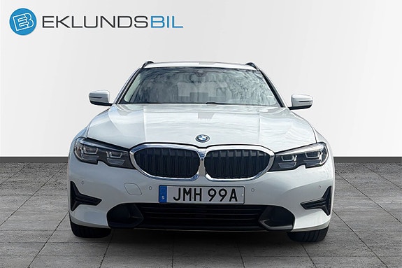 BMW 330e 3 of 18