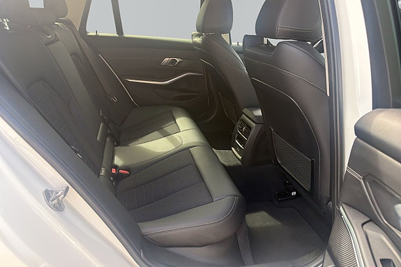 BMW 330e 15 of 18