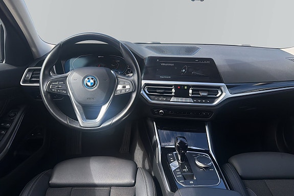 BMW 330e 12 of 18