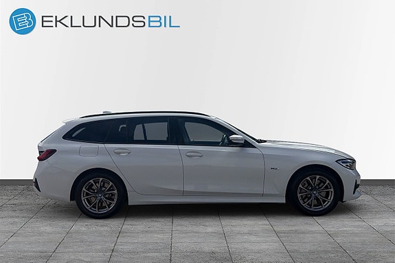 BMW 330e 5 of 18