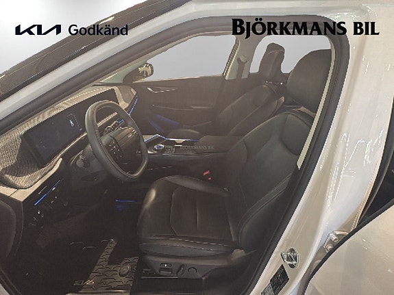 Kia EV6 8 of 15