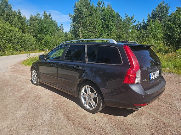 Volvo V50 2 of 5