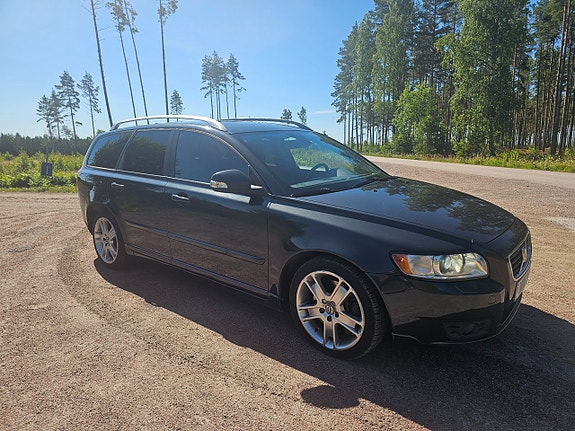 Volvo V50 4 of 5