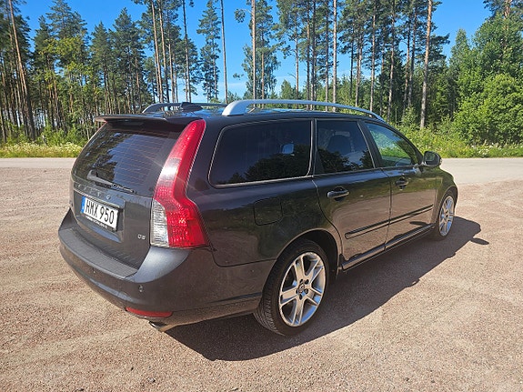 Volvo V50 3 of 5