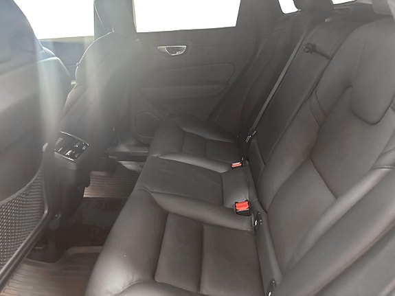 Volvo XC60 7 of 15